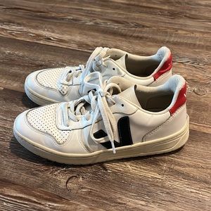 Veja V-10 sneakers